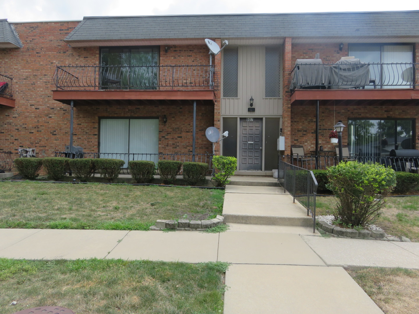 607 N Carroll Parkway #202, Glenwood, IL 60425