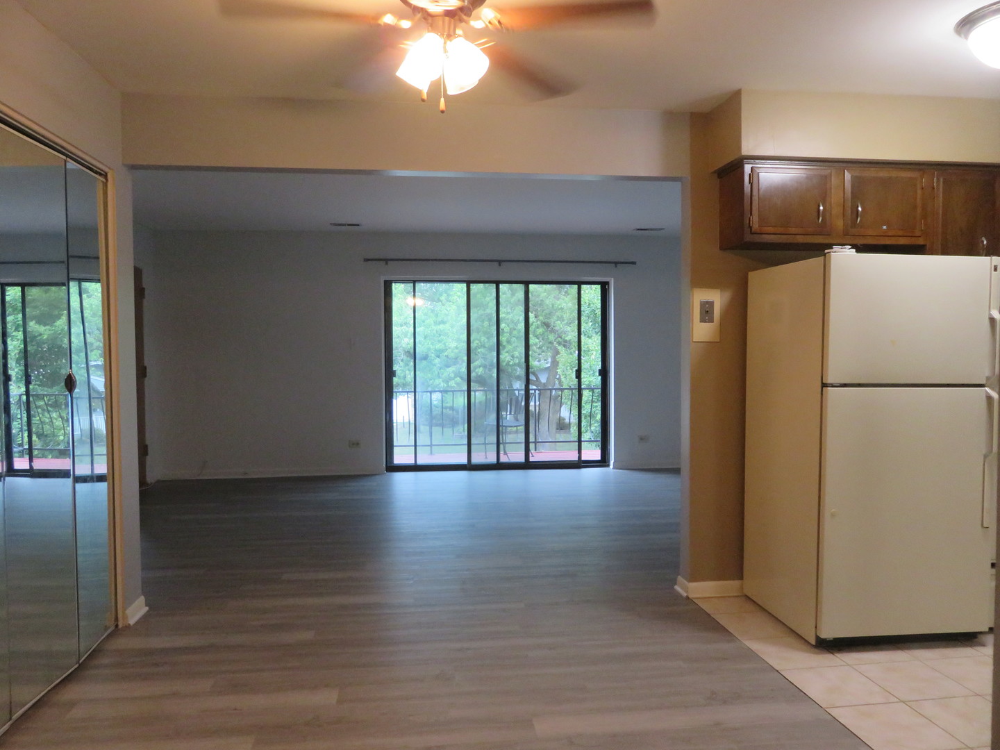 607 N Carroll Parkway #202, Glenwood, IL 60425