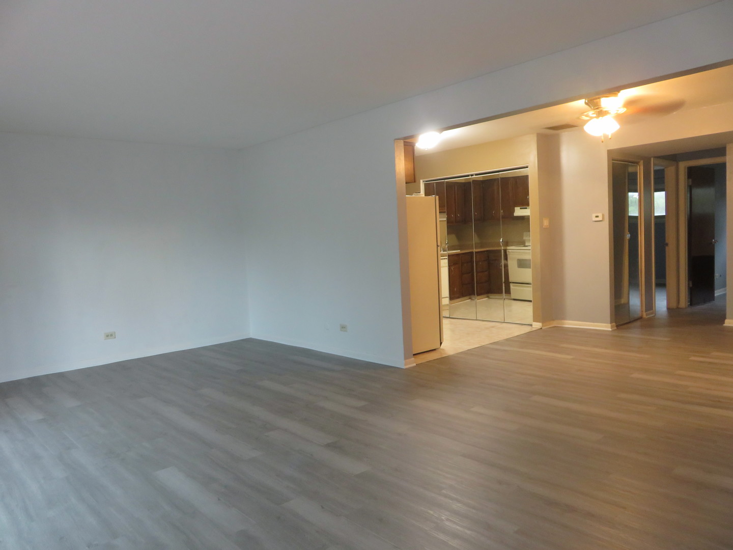 607 N Carroll Parkway #202, Glenwood, IL 60425
