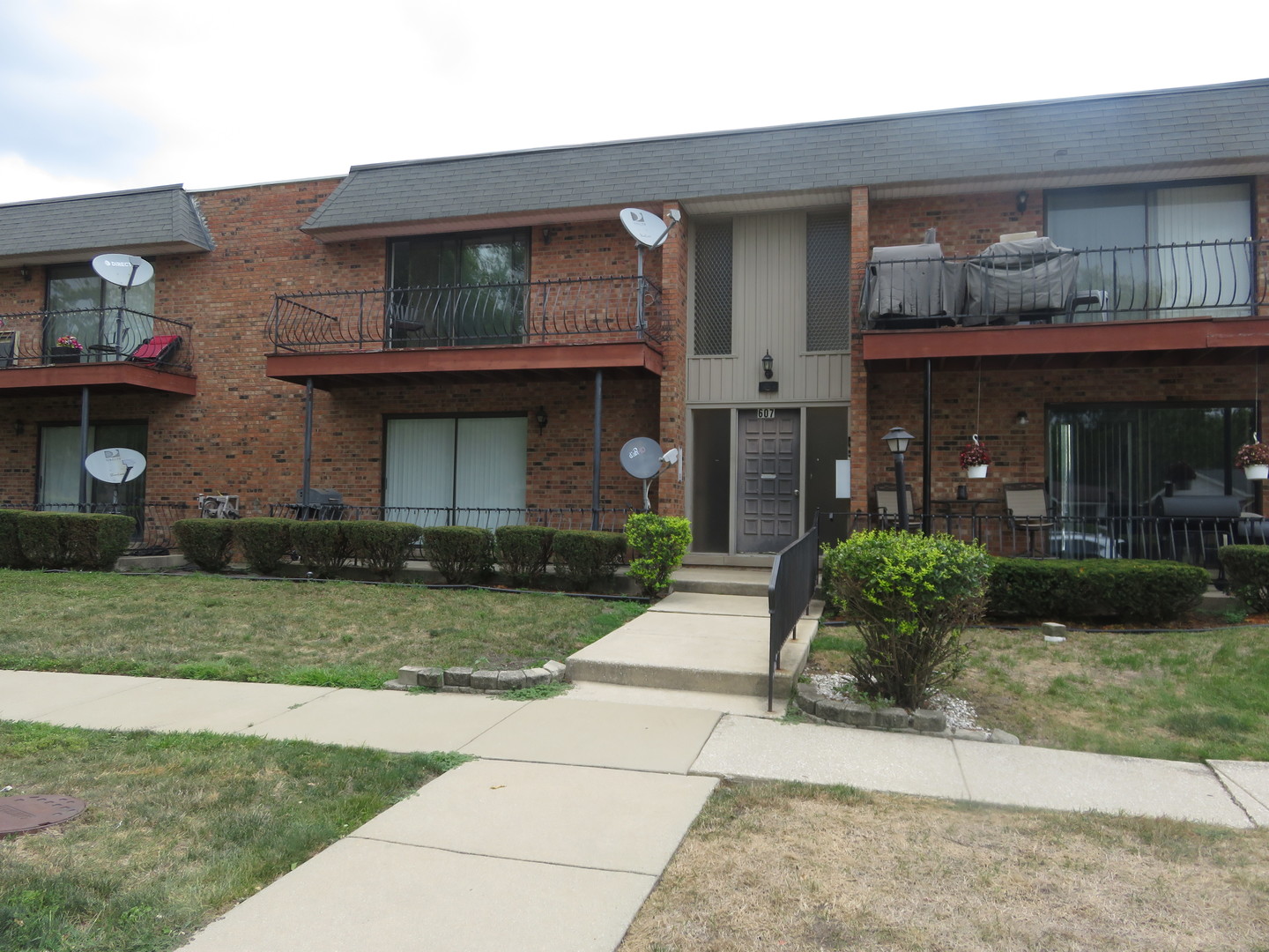 607 N Carroll Parkway #202, Glenwood, IL 60425