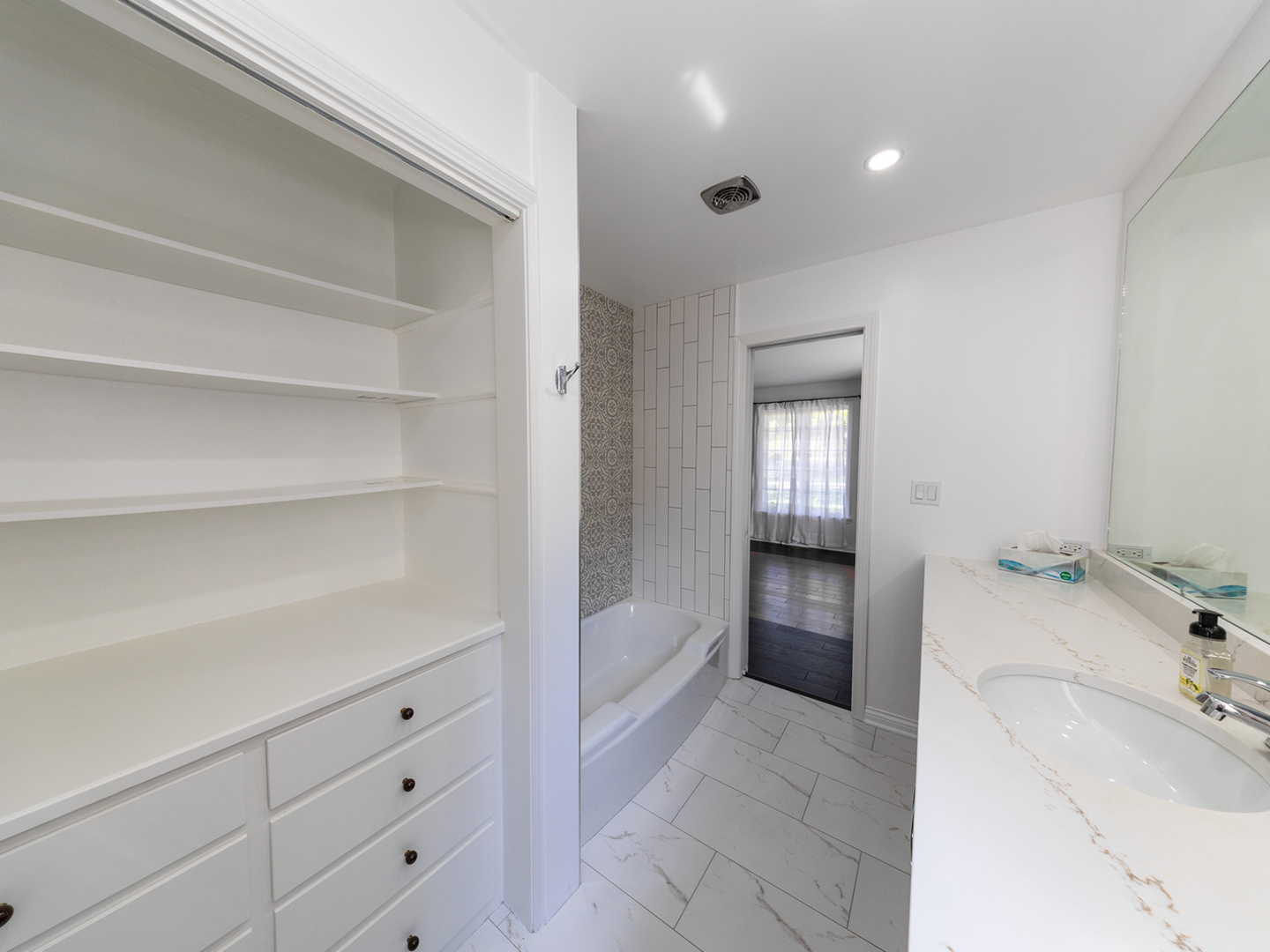 20 Chatham Lane, Oak Brook, IL 60523