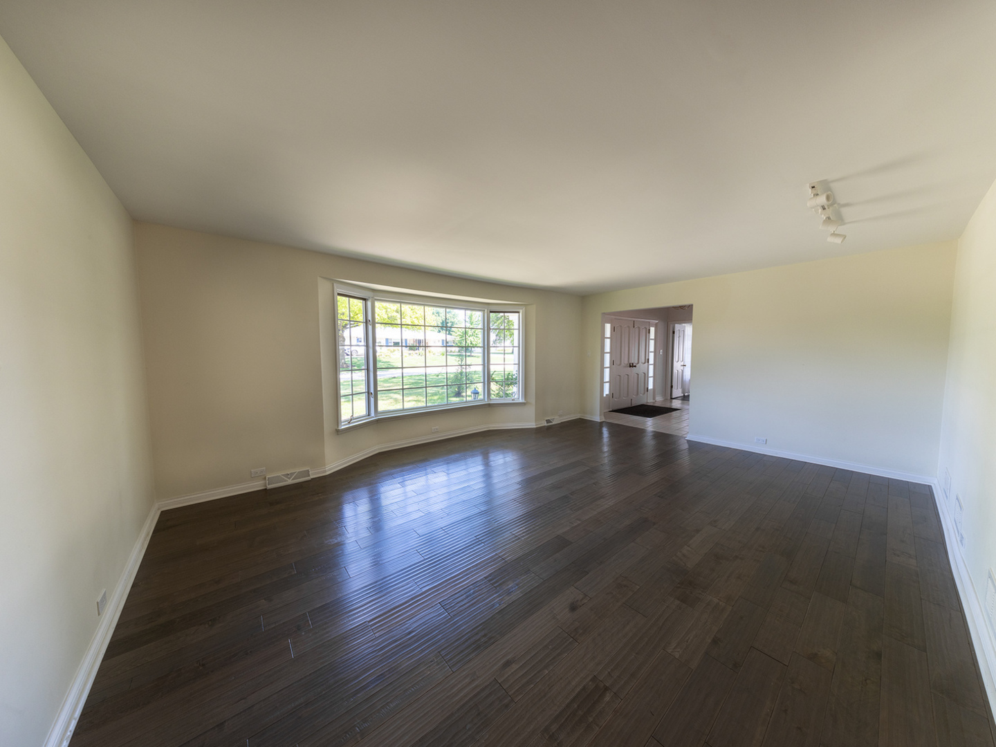 20 Chatham Lane, Oak Brook, IL 60523