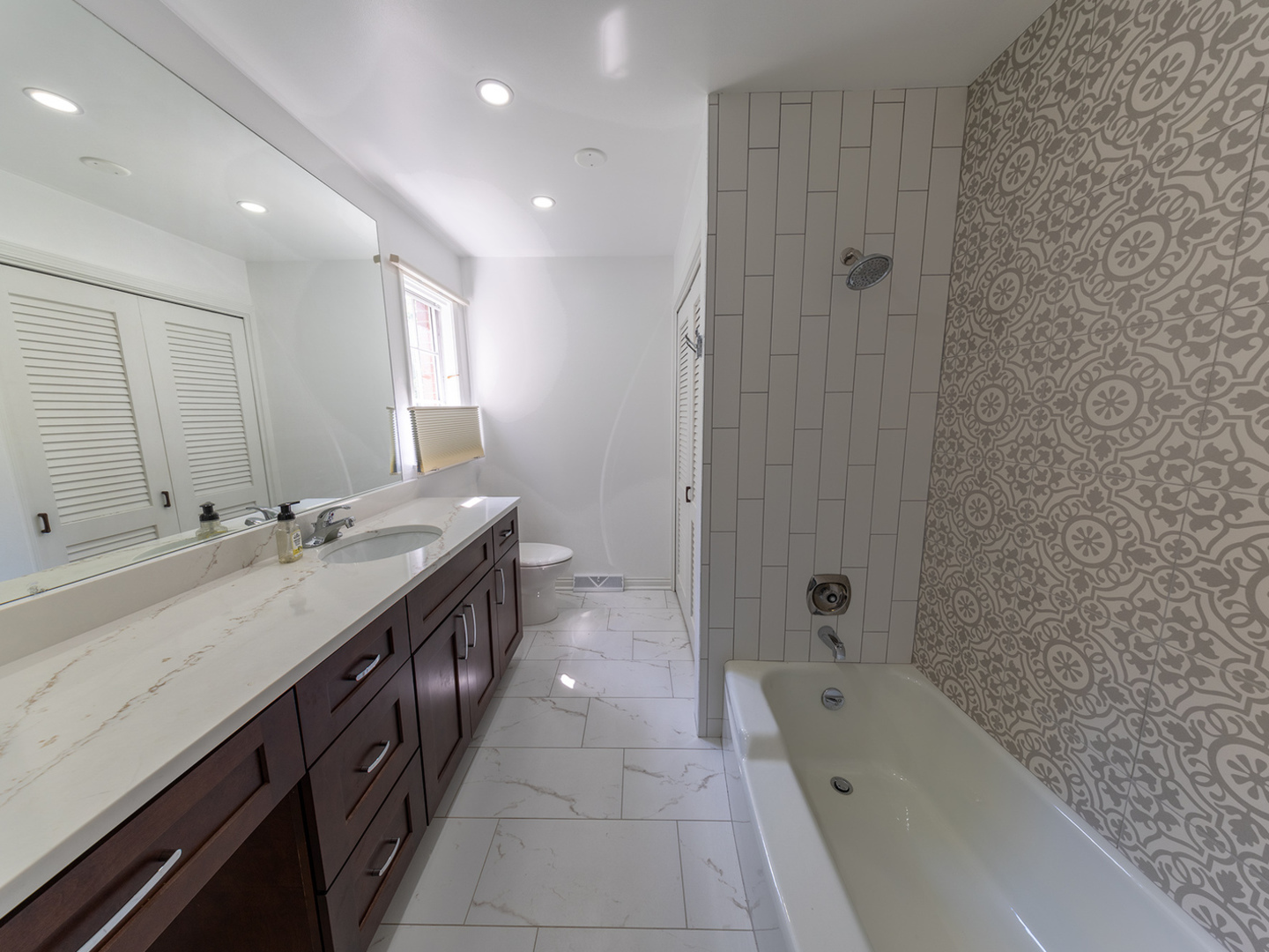 20 Chatham Lane, Oak Brook, IL 60523