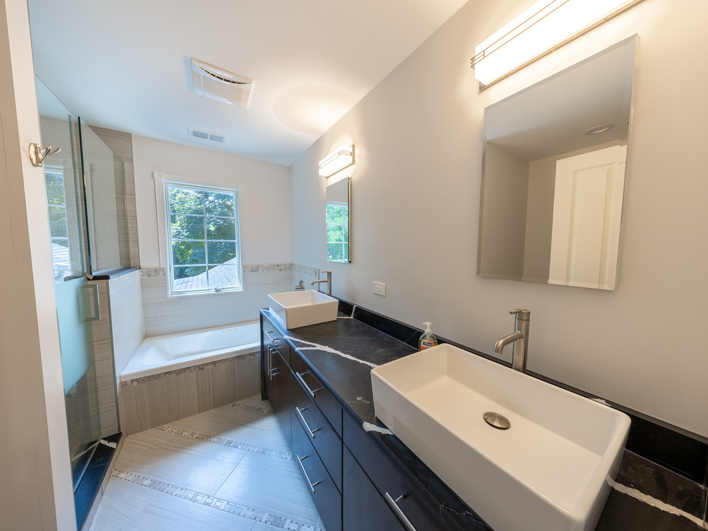 20 Chatham Lane, Oak Brook, IL 60523