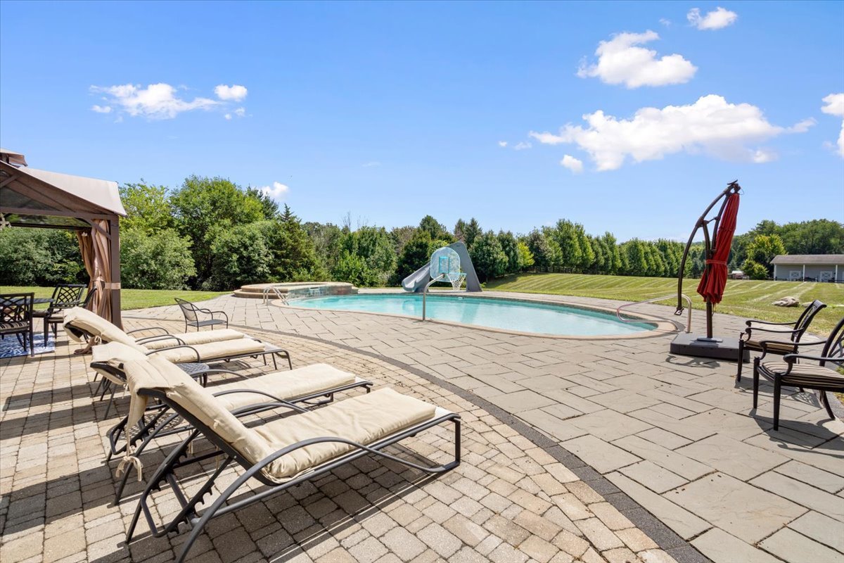 9500 Church Road, Barrington, IL 60010