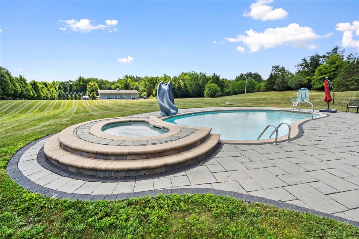 9500 Church Road, Barrington, IL 60010