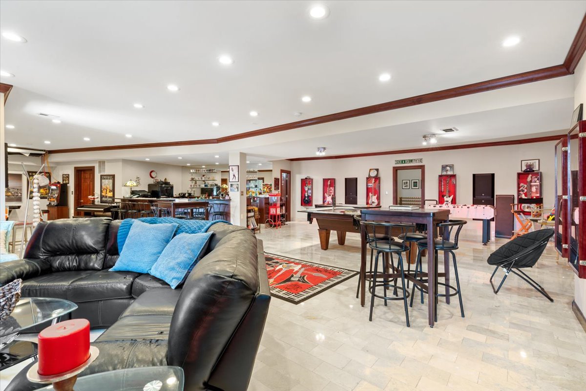 9500 Church Road, Barrington, IL 60010