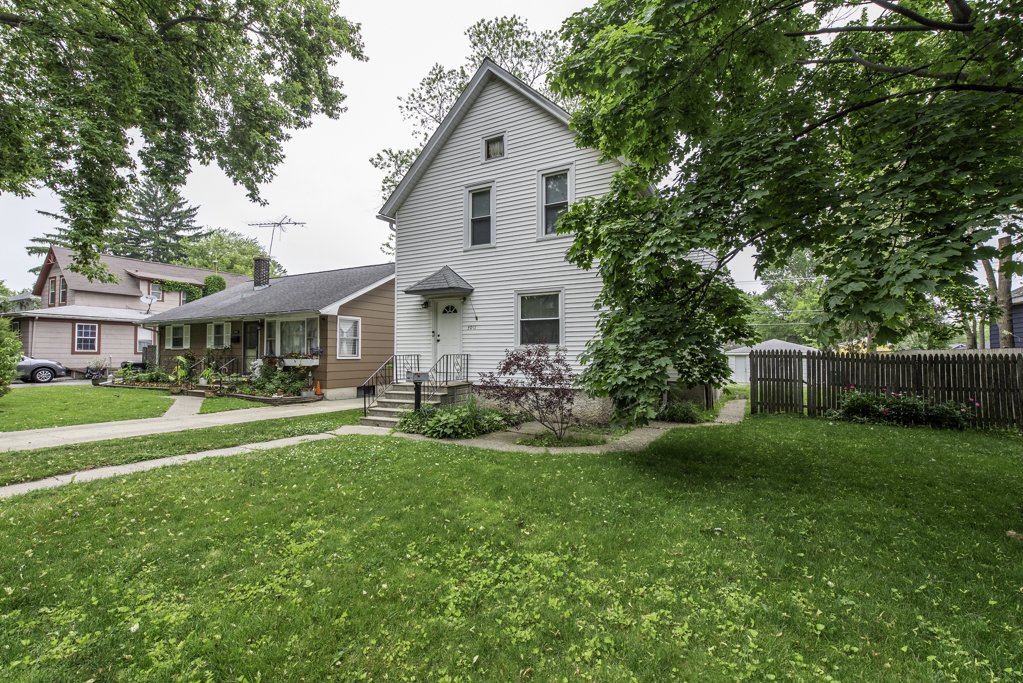 3011 Emmaus Avenue, Zion, IL 60099