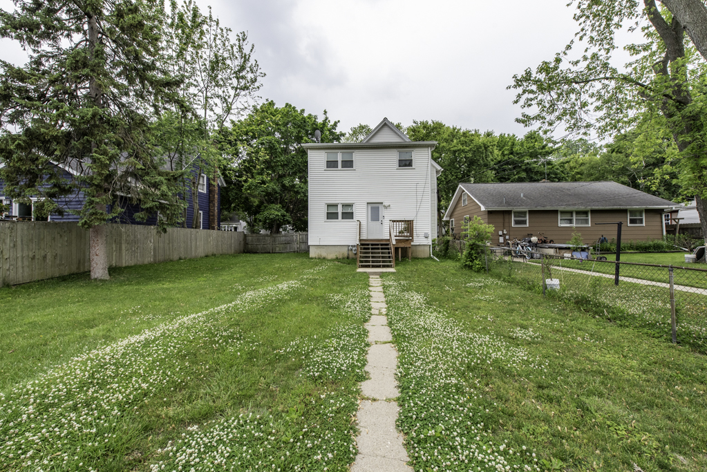 3011 Emmaus Avenue, Zion, IL 60099