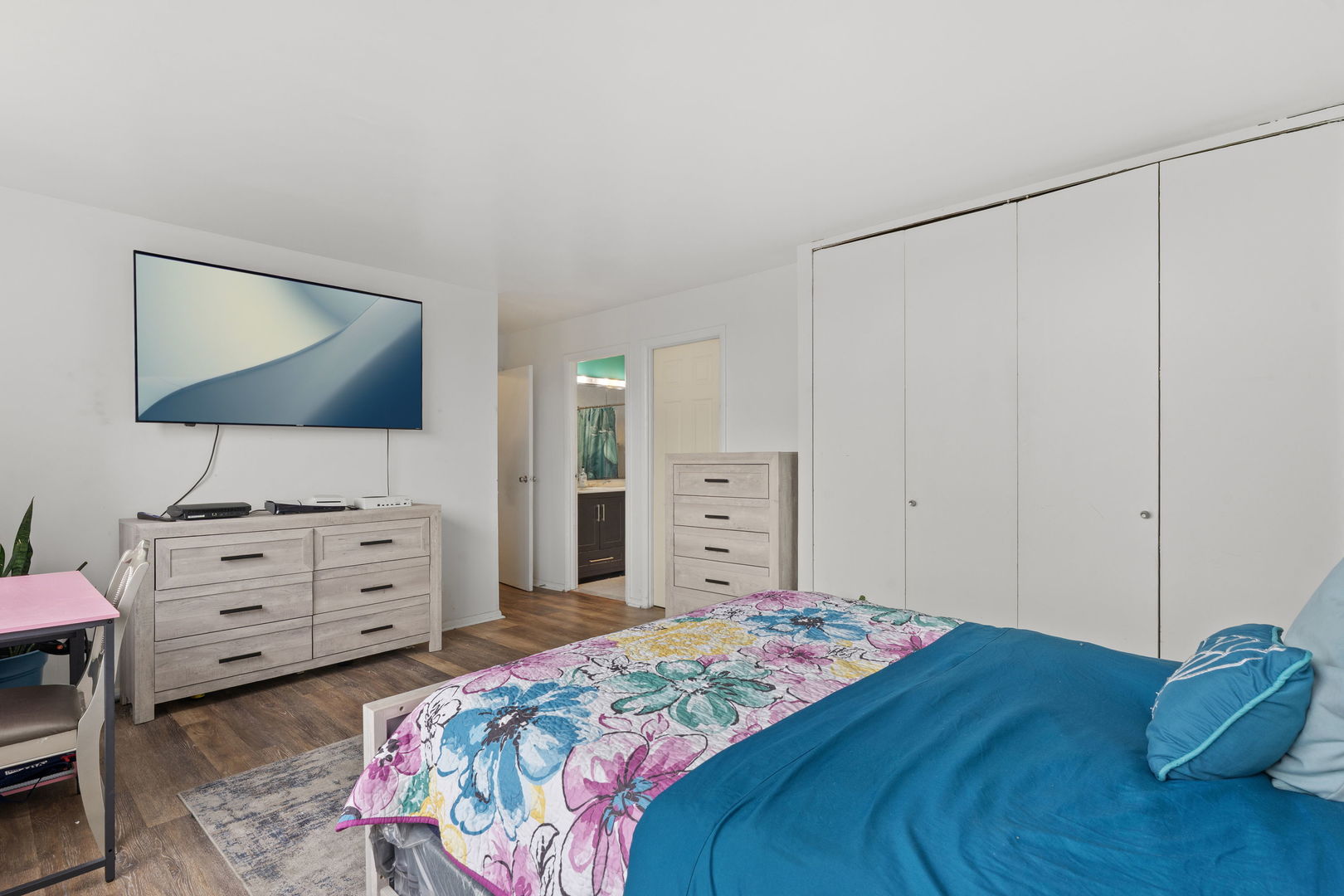 5201 S Cornell Avenue #4B, Chicago, IL 60615