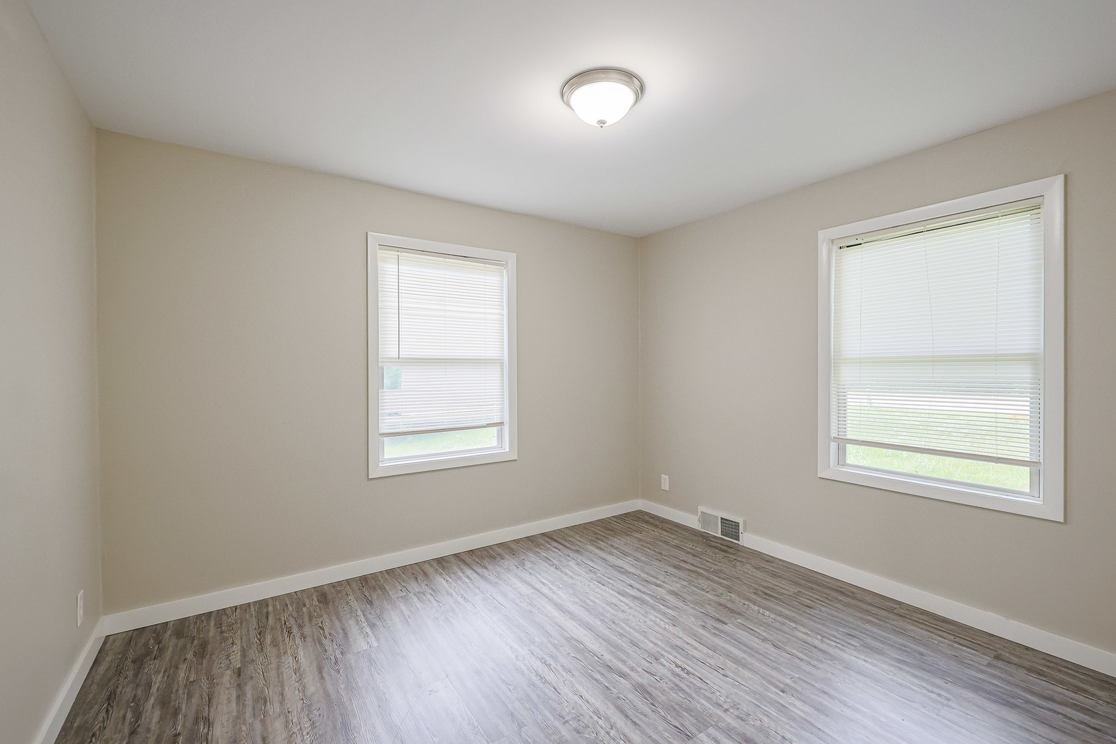 1107 S Hough Street, Barrington, IL 60010