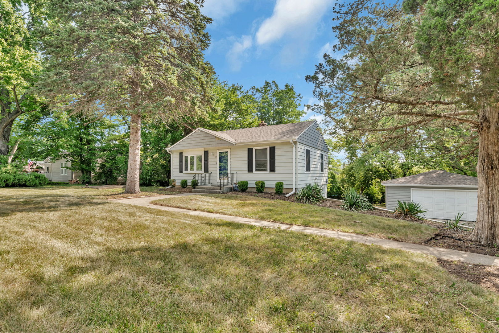 1107 S Hough Street, Barrington, IL 60010