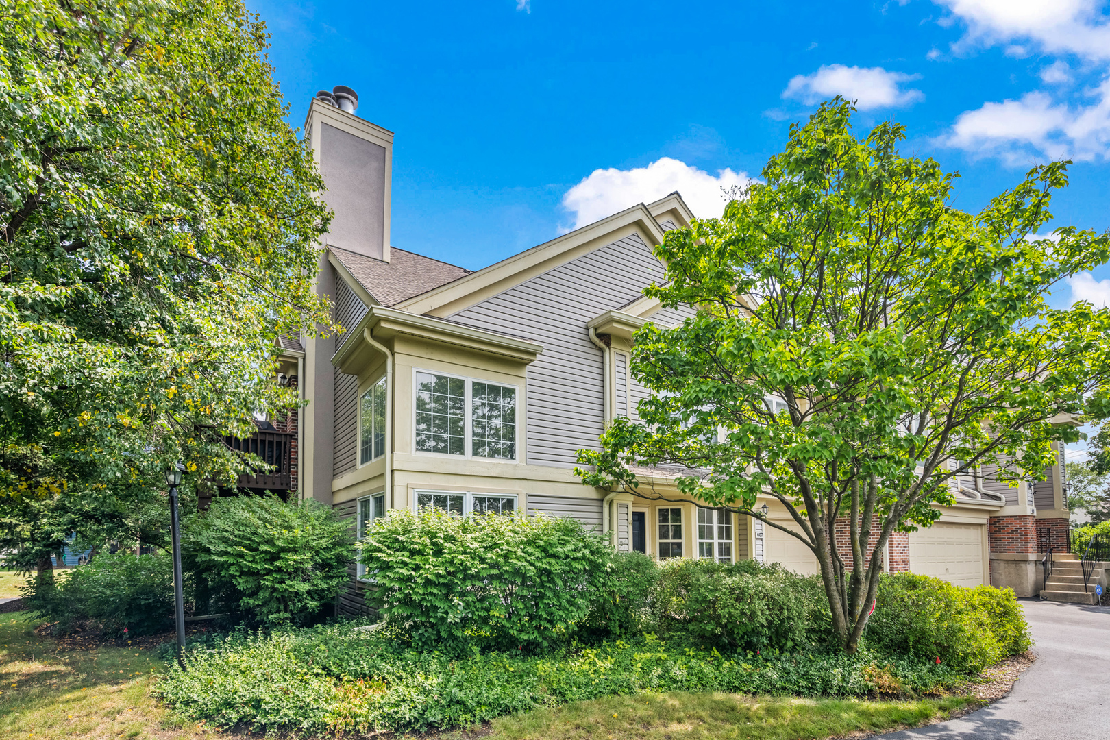 607 Stone Brook Court #47-1, Elk Grove Village, IL 60007