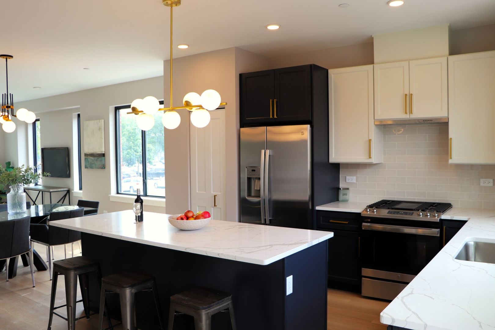 320 school Street #350, Mount Prospect, IL 60056