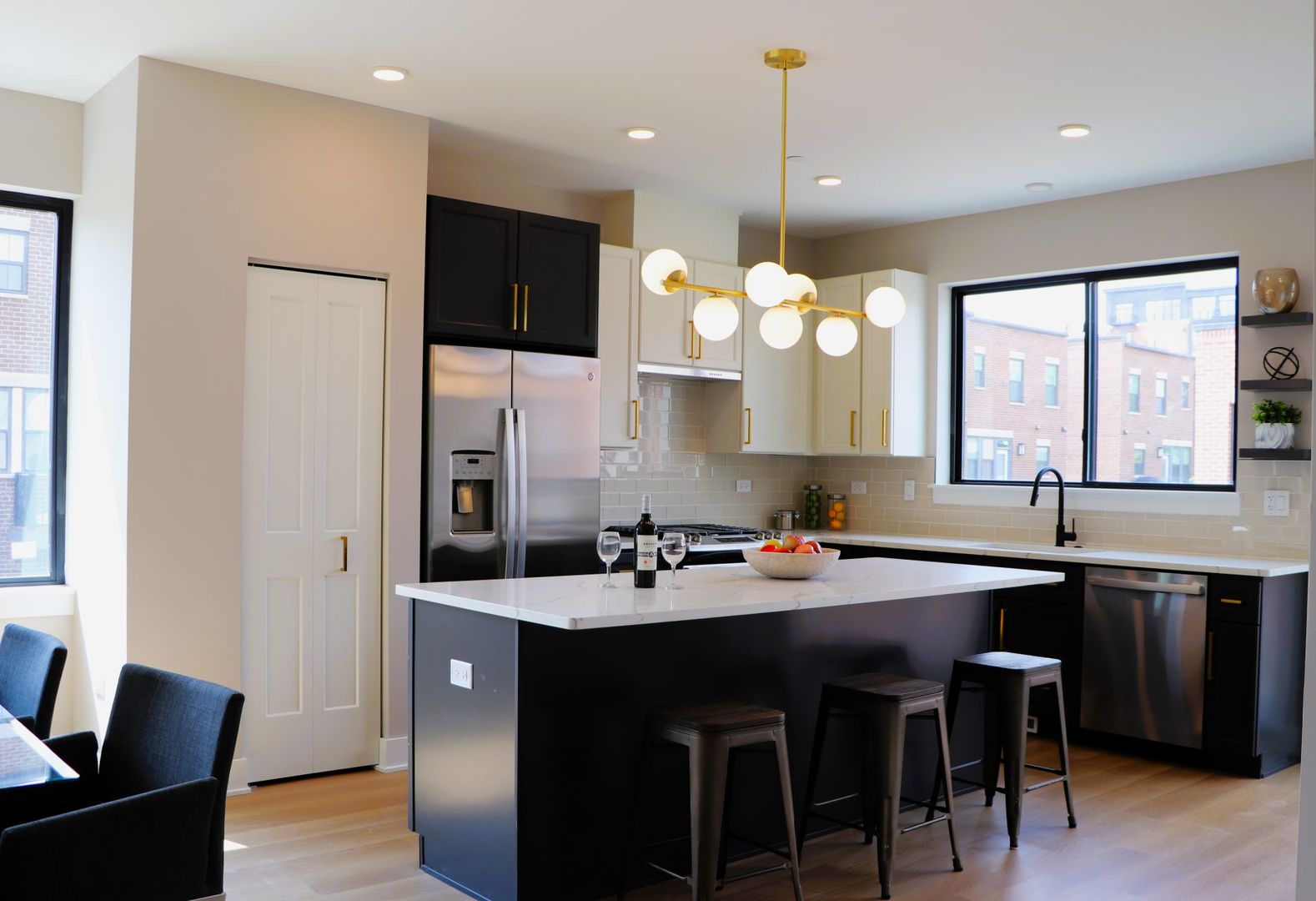 320 school Street #350, Mount Prospect, IL 60056