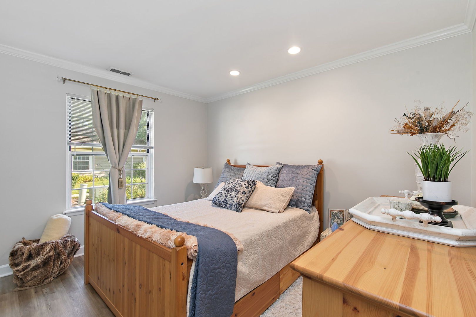 1605 Woodcutter Lane #A, Wheaton, IL 60189