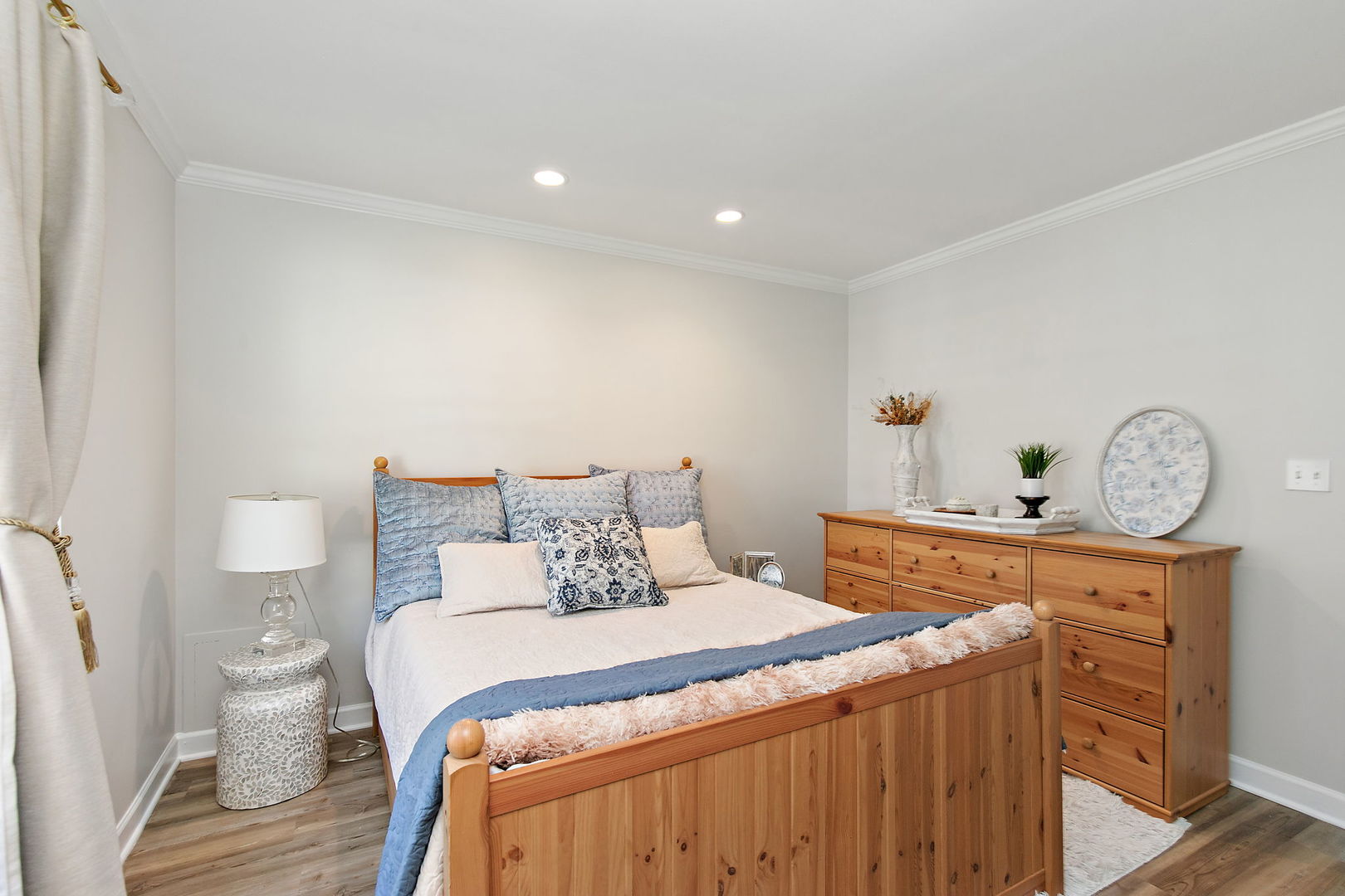 1605 Woodcutter Lane #A, Wheaton, IL 60189