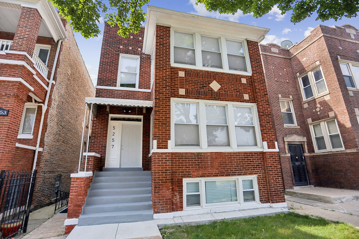 5257 W Van Buren Street, Chicago, IL 60644