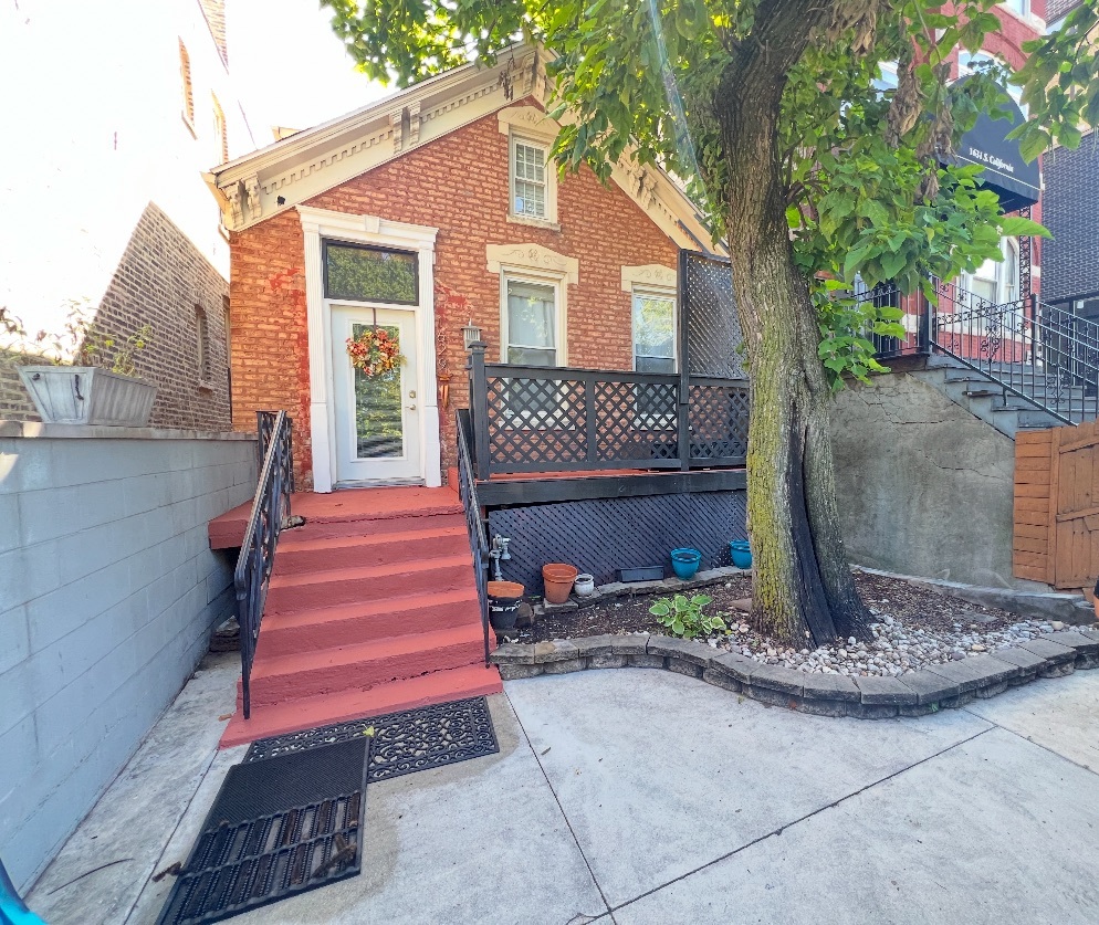 1629 S California Avenue, Chicago, IL 60608