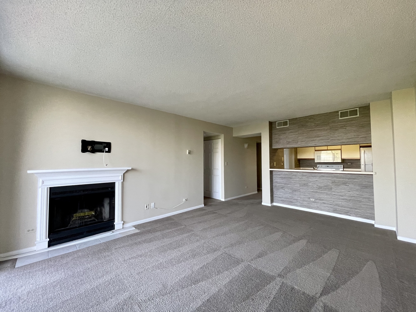 511 Aurora Avenue #608, Naperville, IL 60540