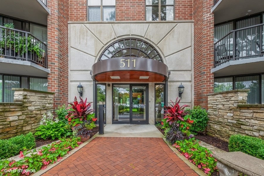 511 Aurora Avenue #608, Naperville, IL 60540