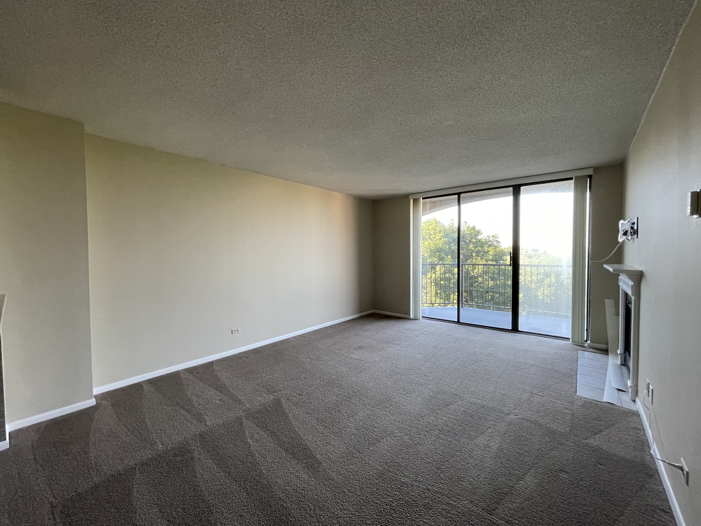 511 Aurora Avenue #608, Naperville, IL 60540