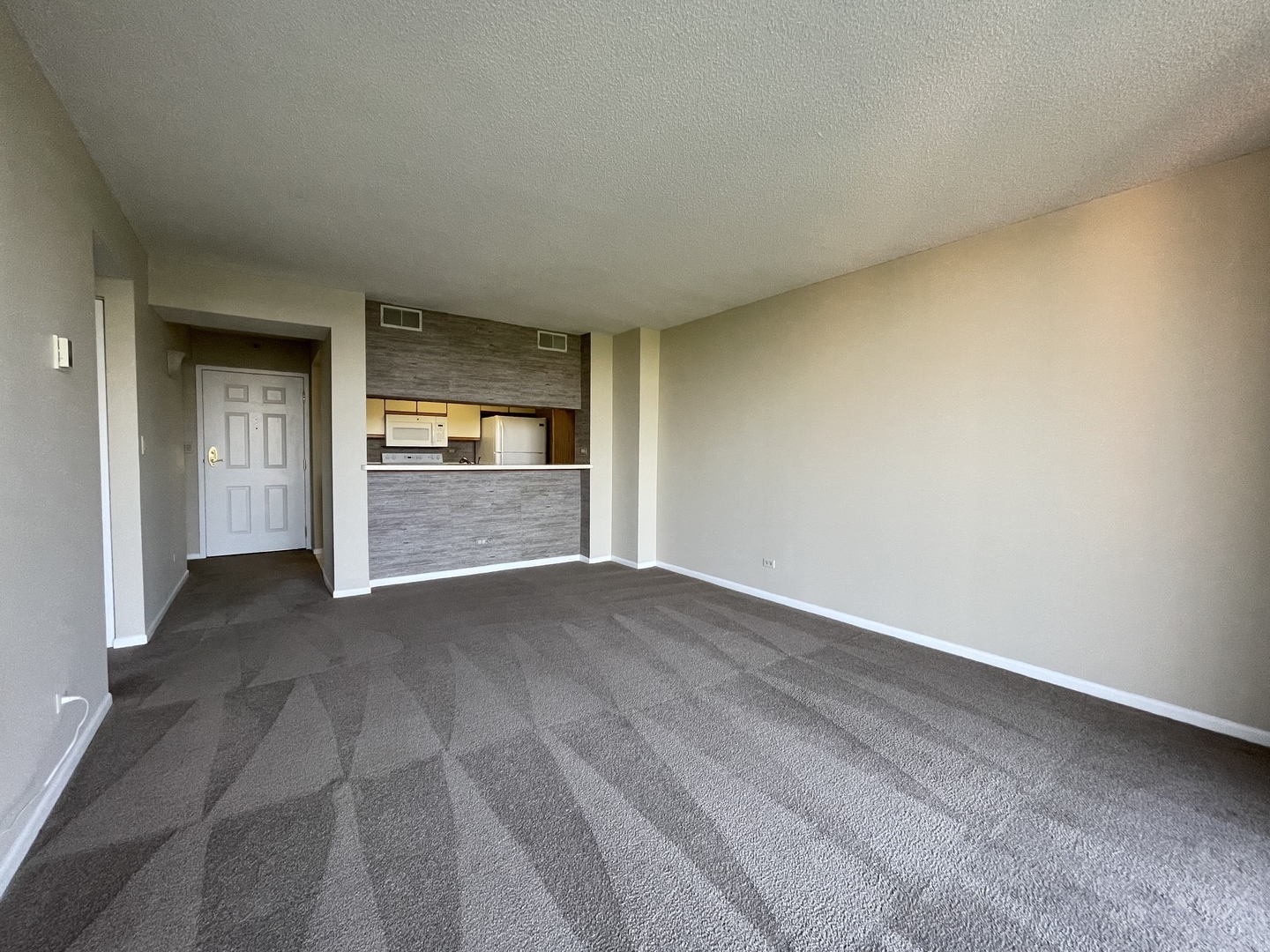 511 Aurora Avenue #608, Naperville, IL 60540