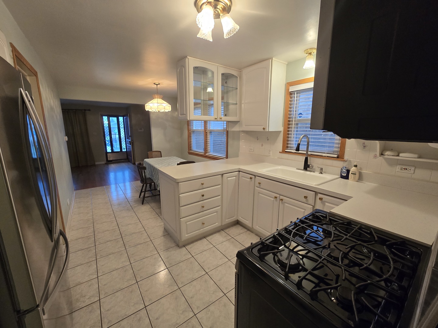 5914 S Meade Avenue, Chicago, IL 60638
