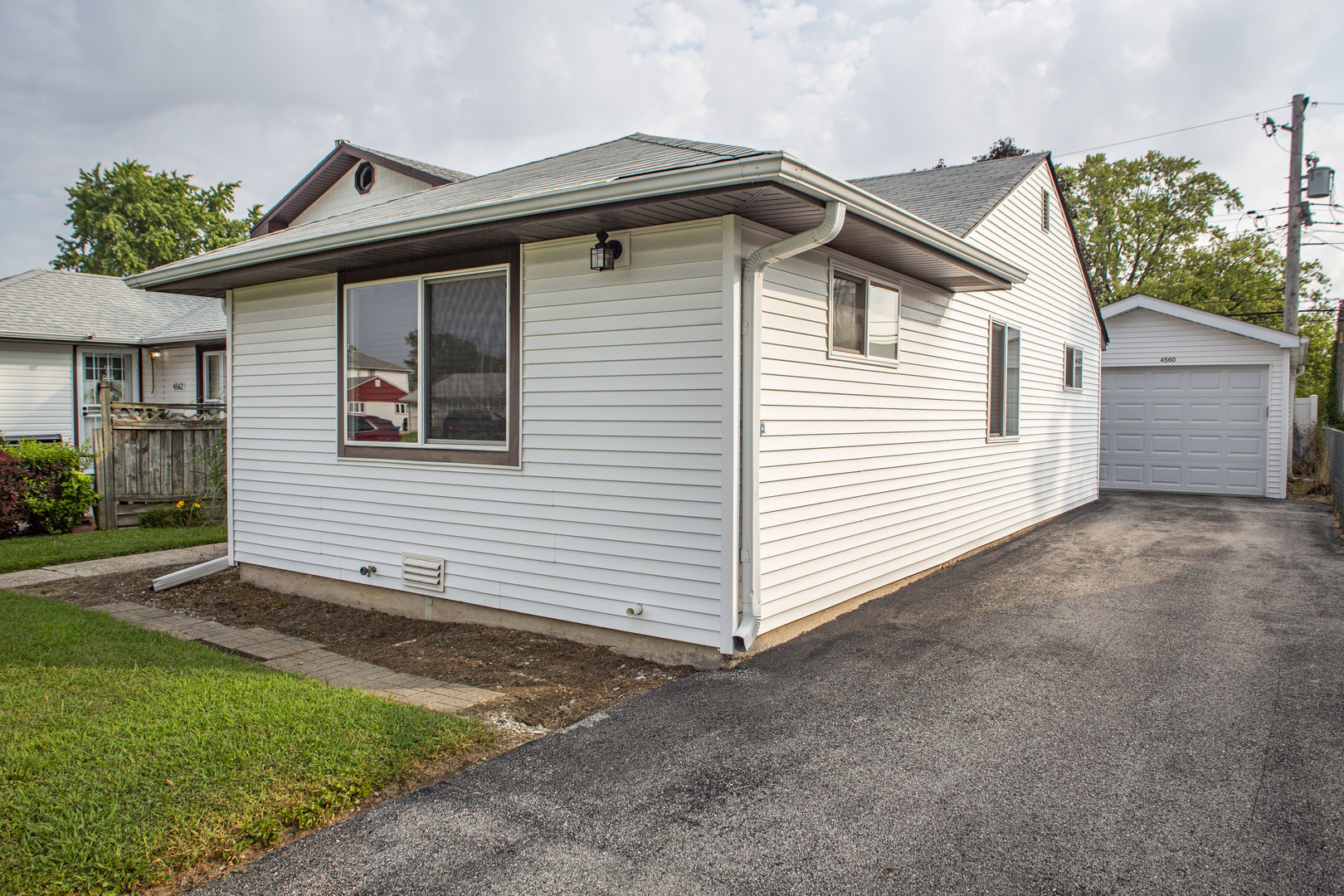 4560 W 89th Street, Hometown, IL 60456