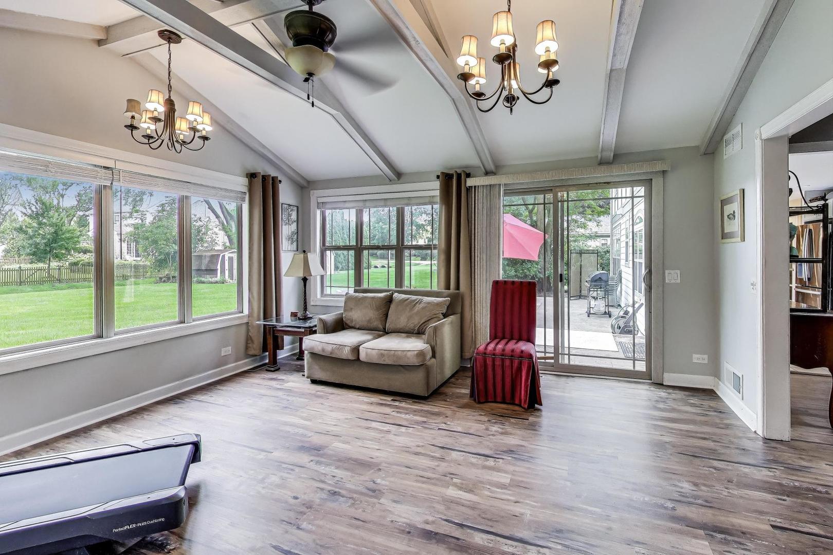28W409 Leverenz Road, Naperville, IL 60564