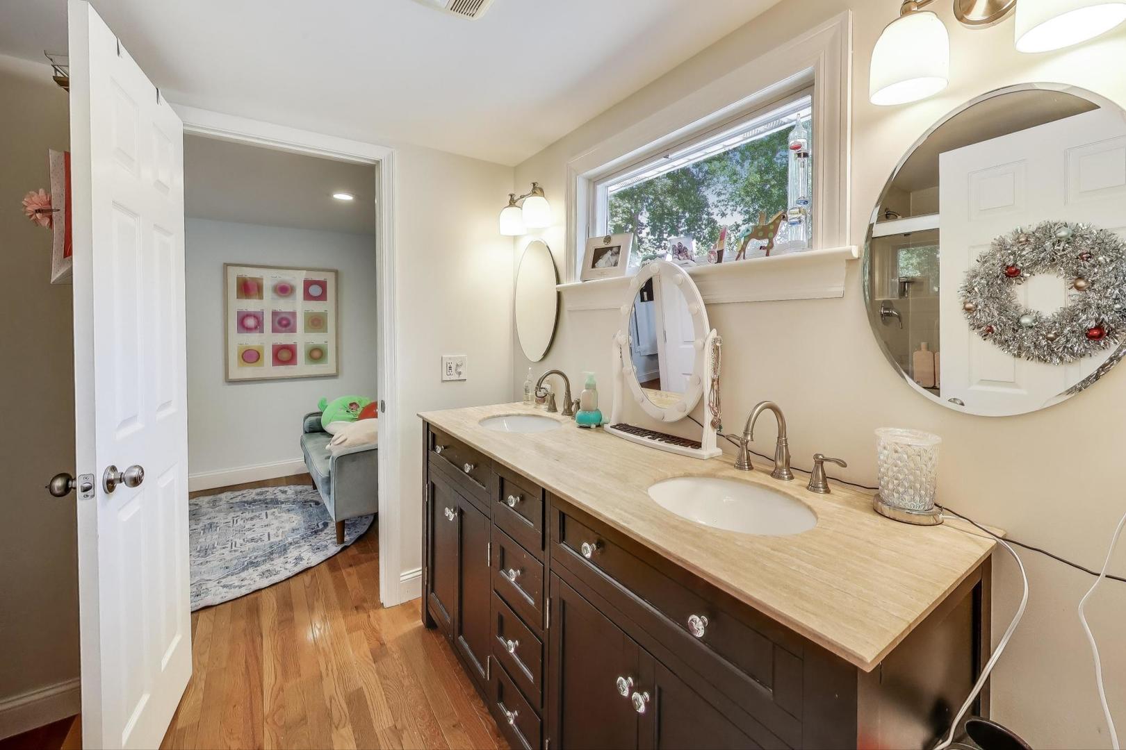 310 Carter Street, Libertyville, IL 60048