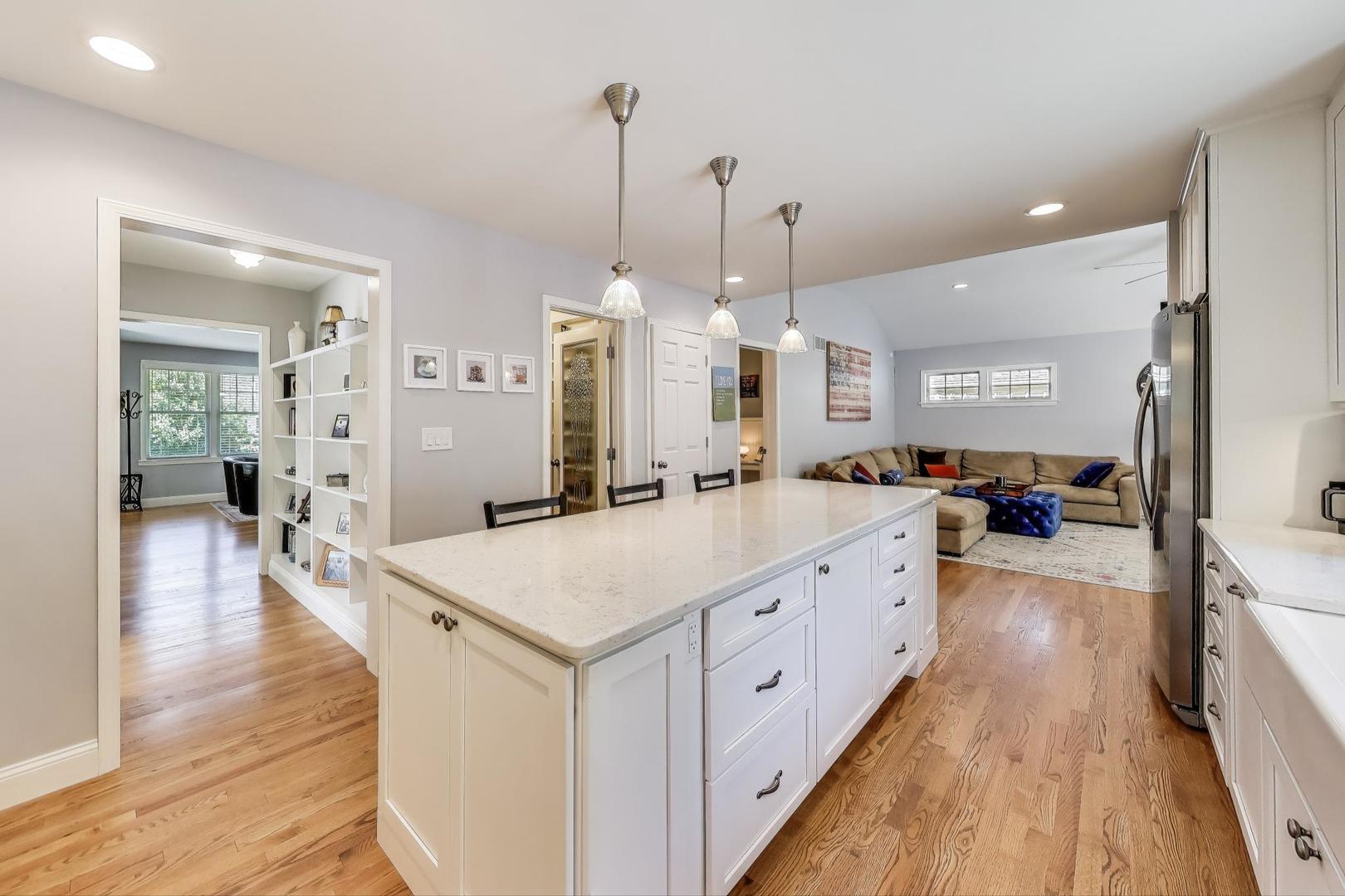 310 Carter Street, Libertyville, IL 60048