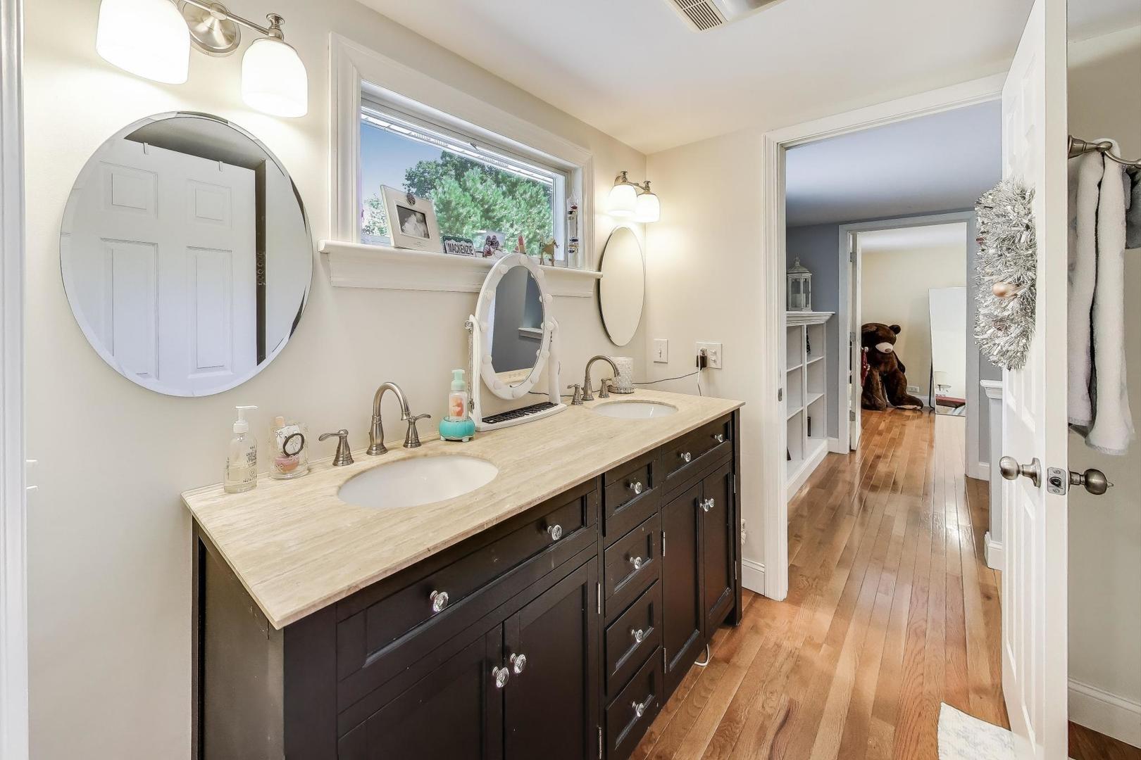 310 Carter Street, Libertyville, IL 60048