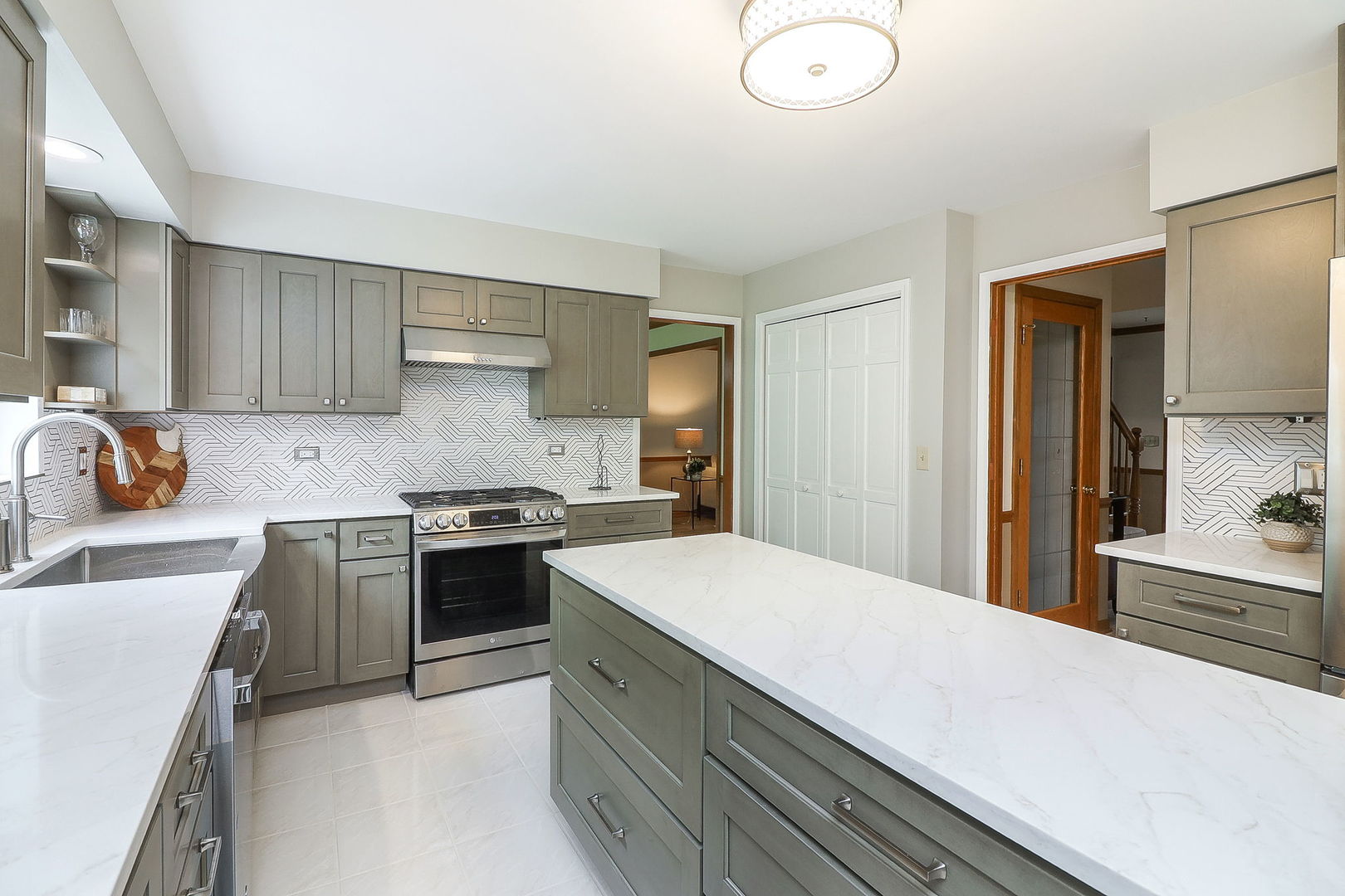 1736 Mundelein Road, Naperville, IL 60540