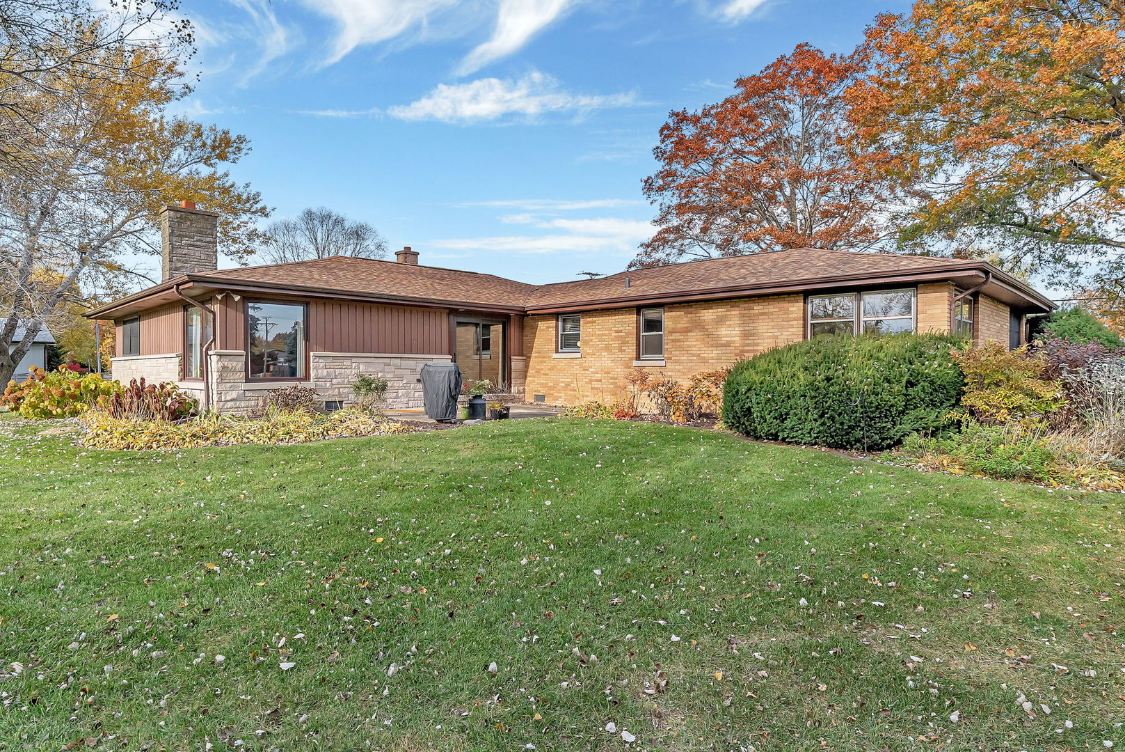 19 Willow Lane, Bristol, IL 60512