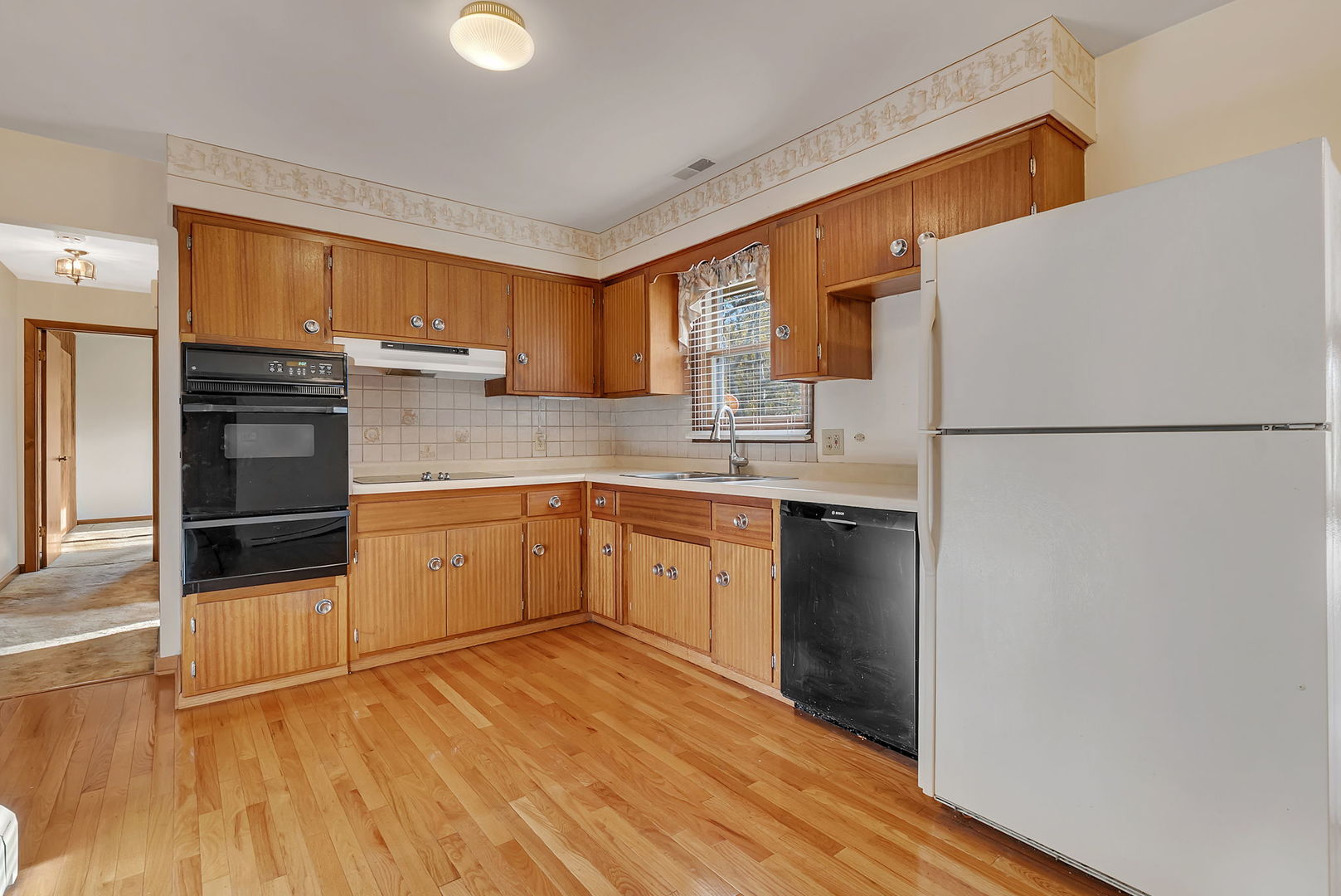 19 Willow Lane, Bristol, IL 60512