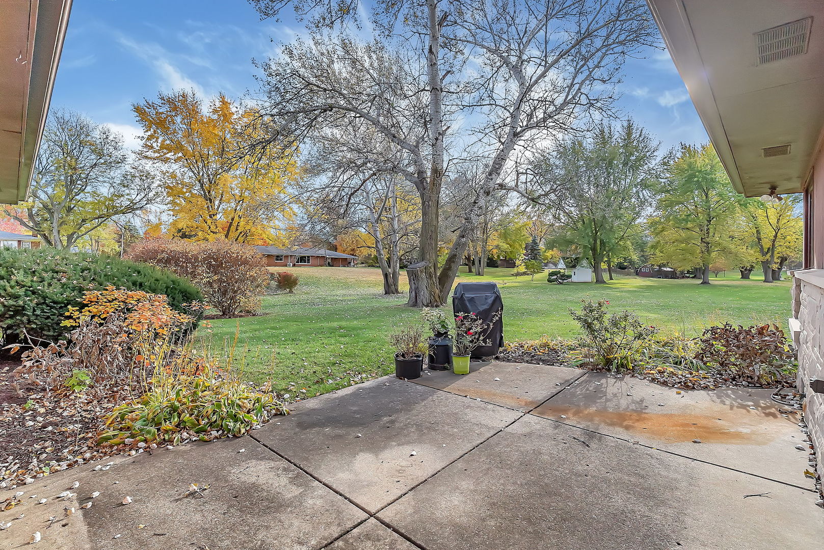 19 Willow Lane, Bristol, IL 60512