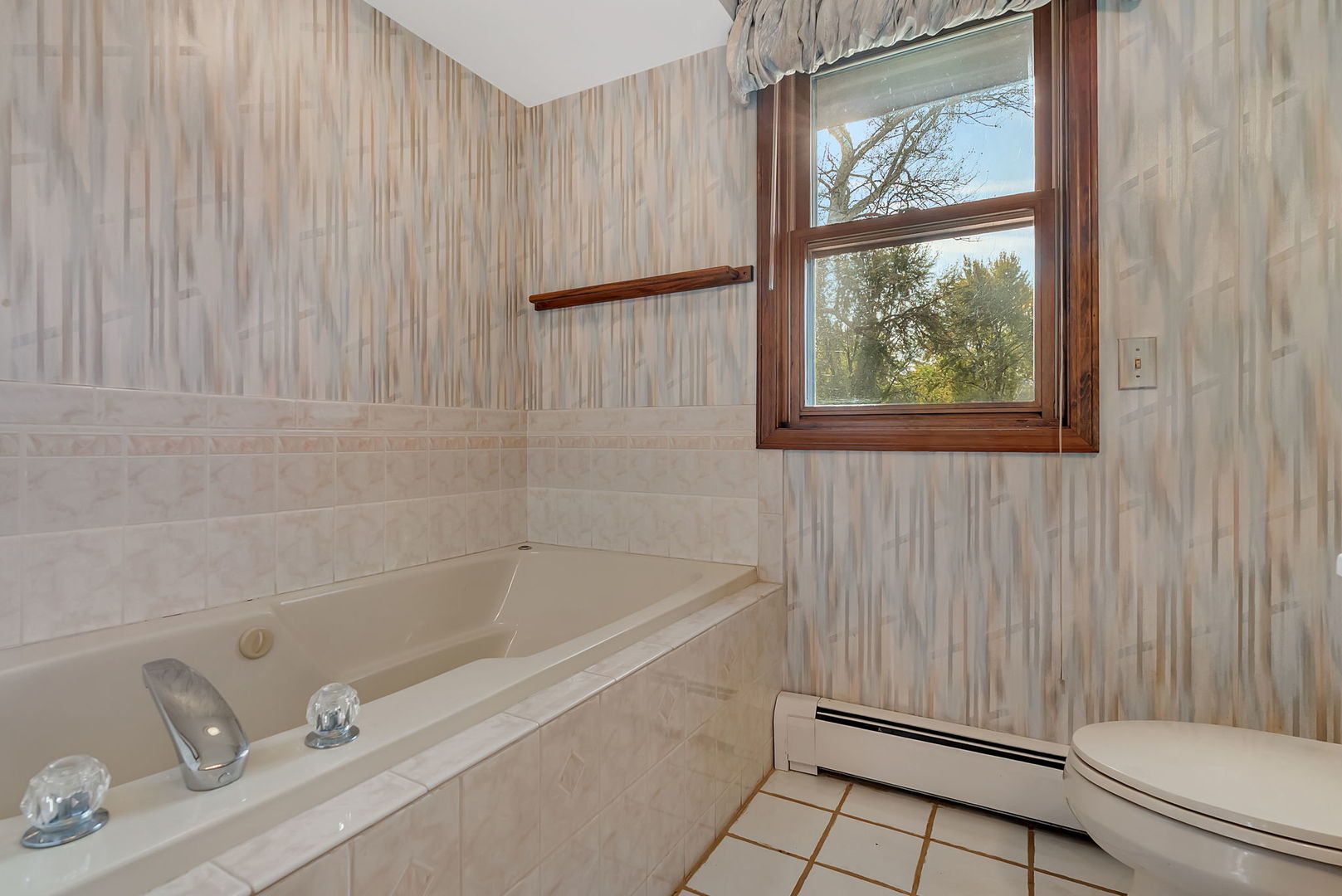 19 Willow Lane, Bristol, IL 60512