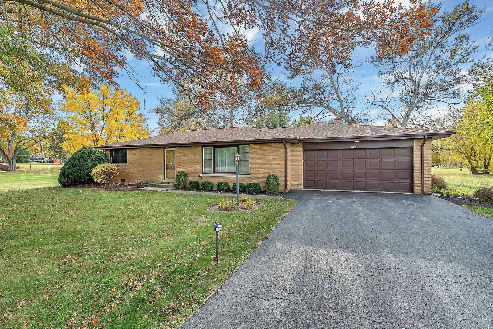 19 Willow Lane, Bristol, IL 60512