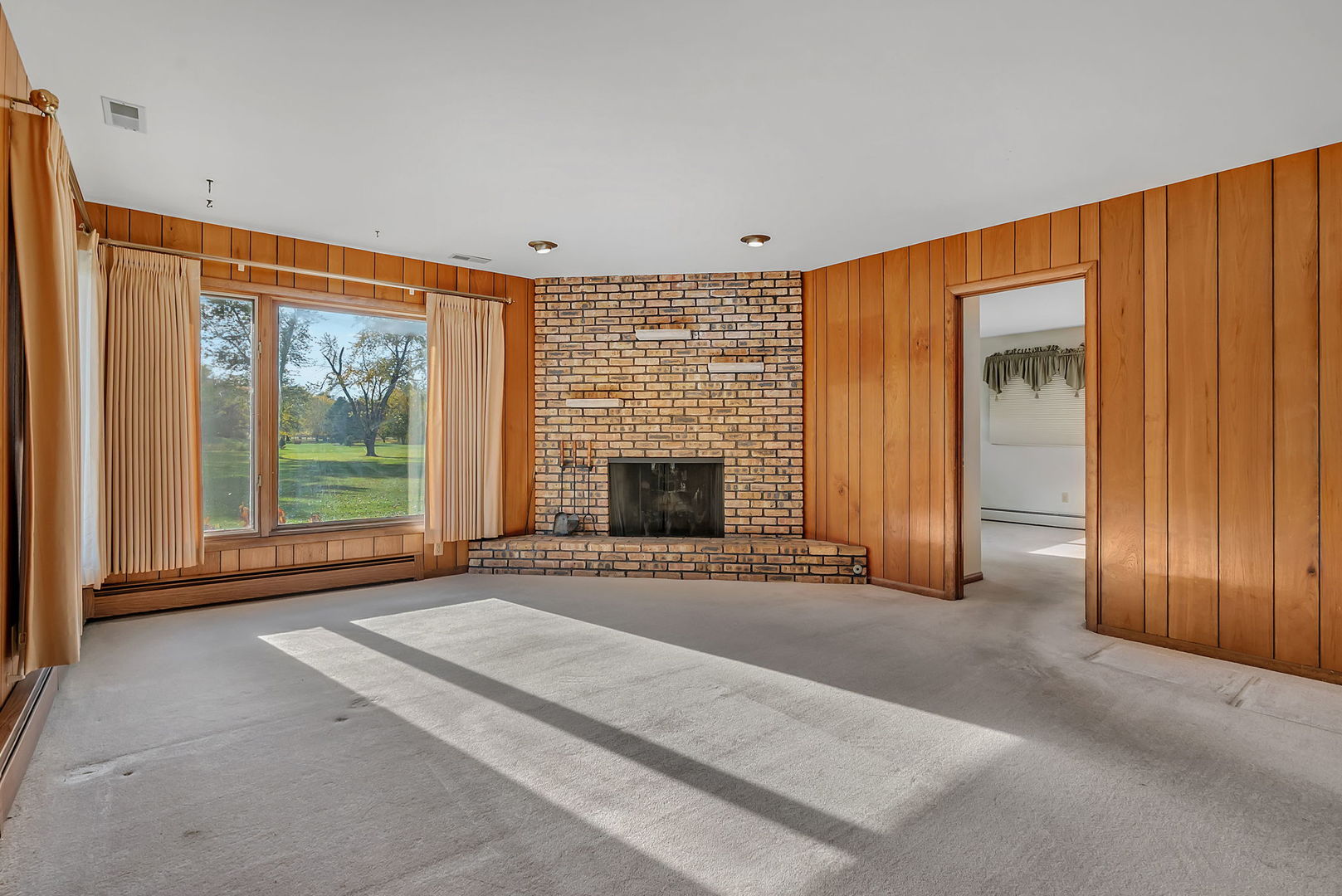 19 Willow Lane, Bristol, IL 60512