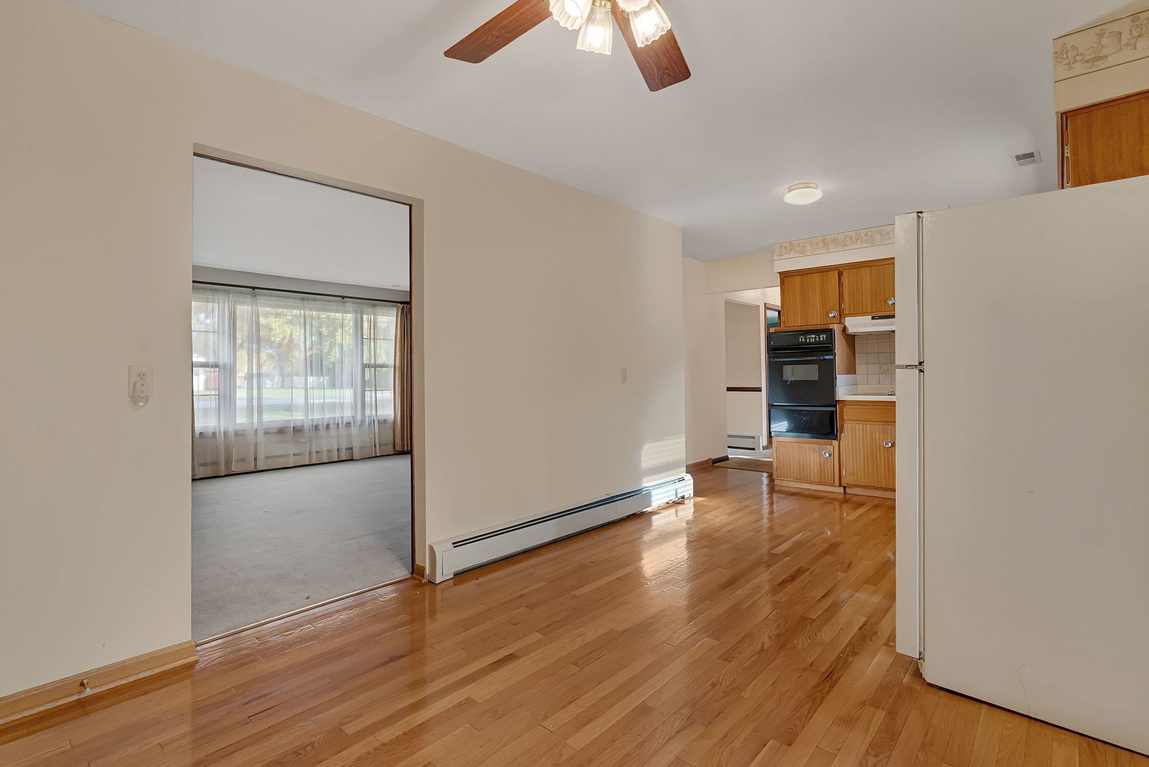 19 Willow Lane, Bristol, IL 60512