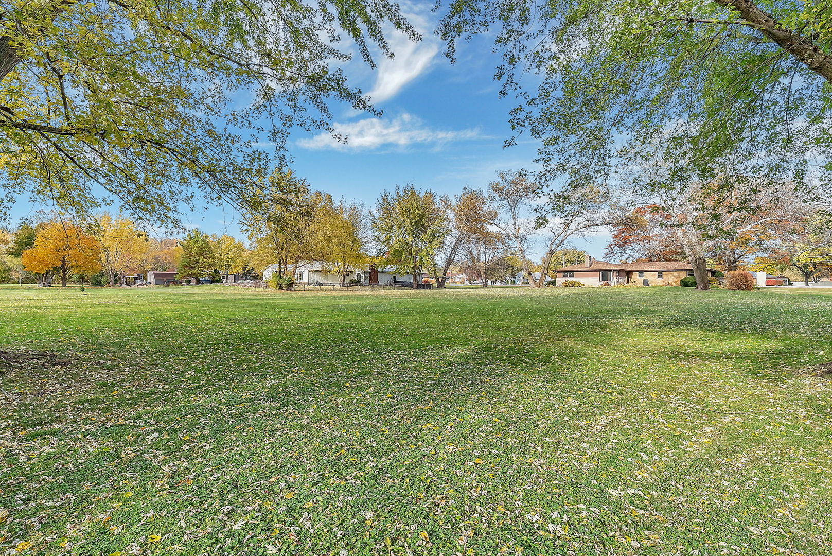 19 Willow Lane, Bristol, IL 60512