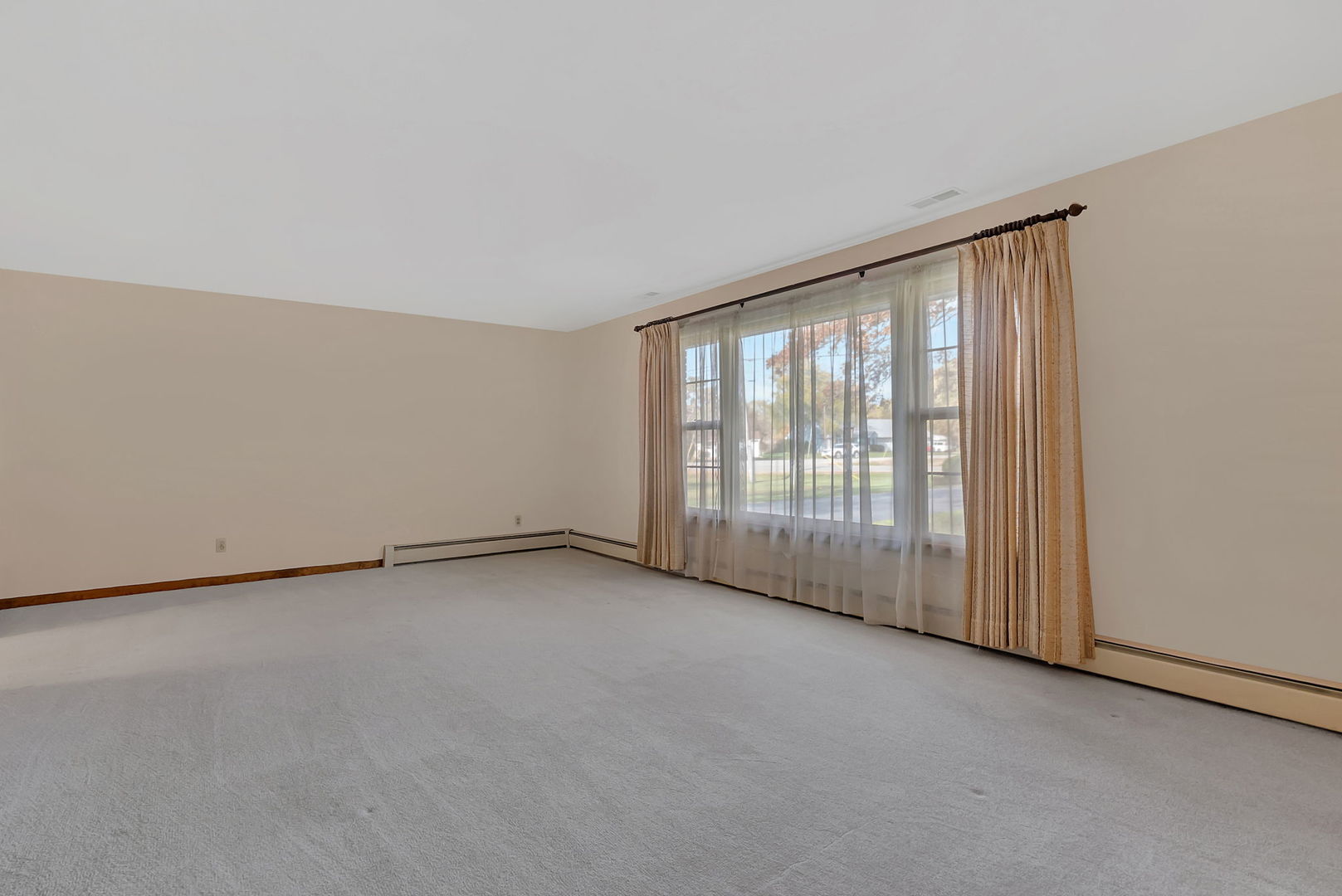 19 Willow Lane, Bristol, IL 60512