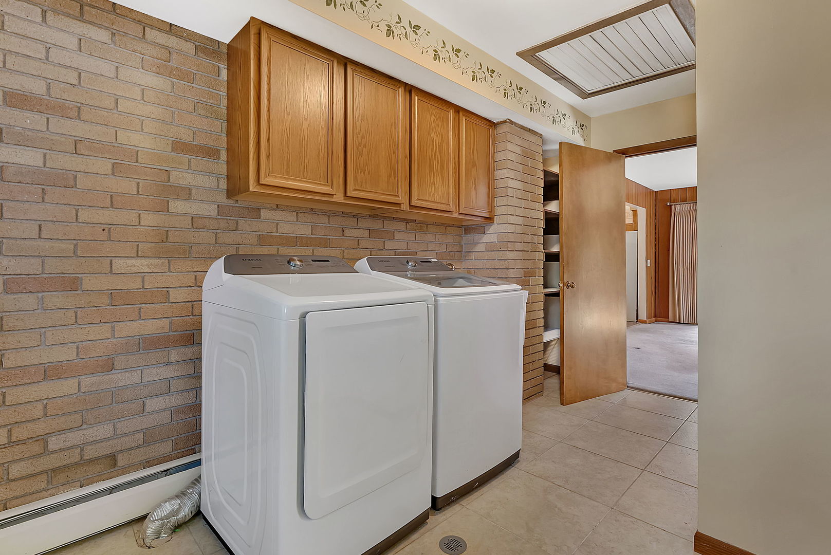 19 Willow Lane, Bristol, IL 60512