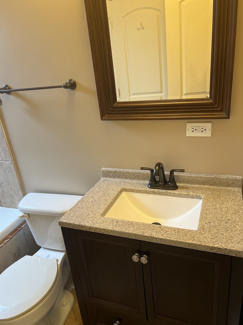 1367 E 64th Street #2, Chicago, IL 60637