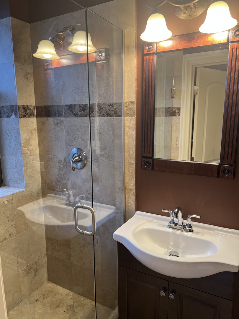1367 E 64th Street #2, Chicago, IL 60637