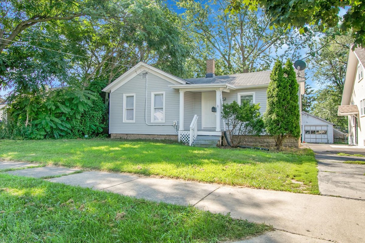 949 4th Avenue, Aurora, IL 60505