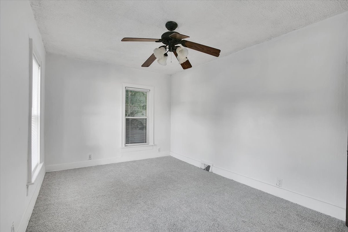 949 4th Avenue, Aurora, IL 60505