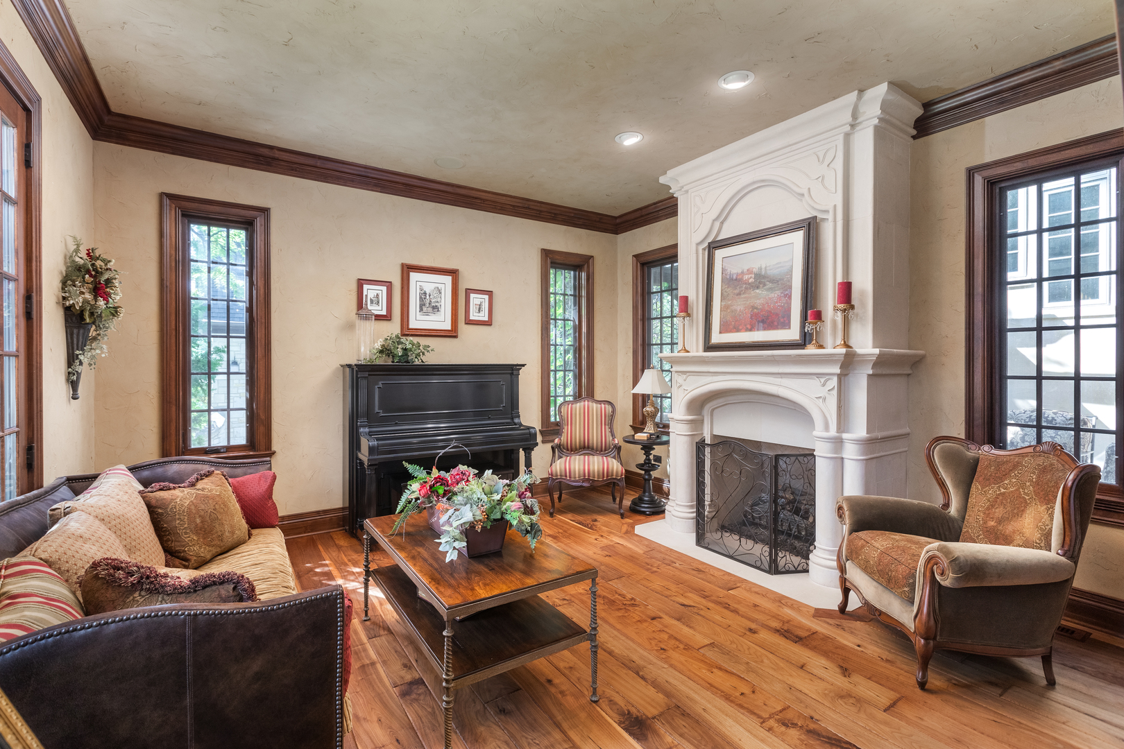 21 Forest Avenue, Naperville, IL 60540