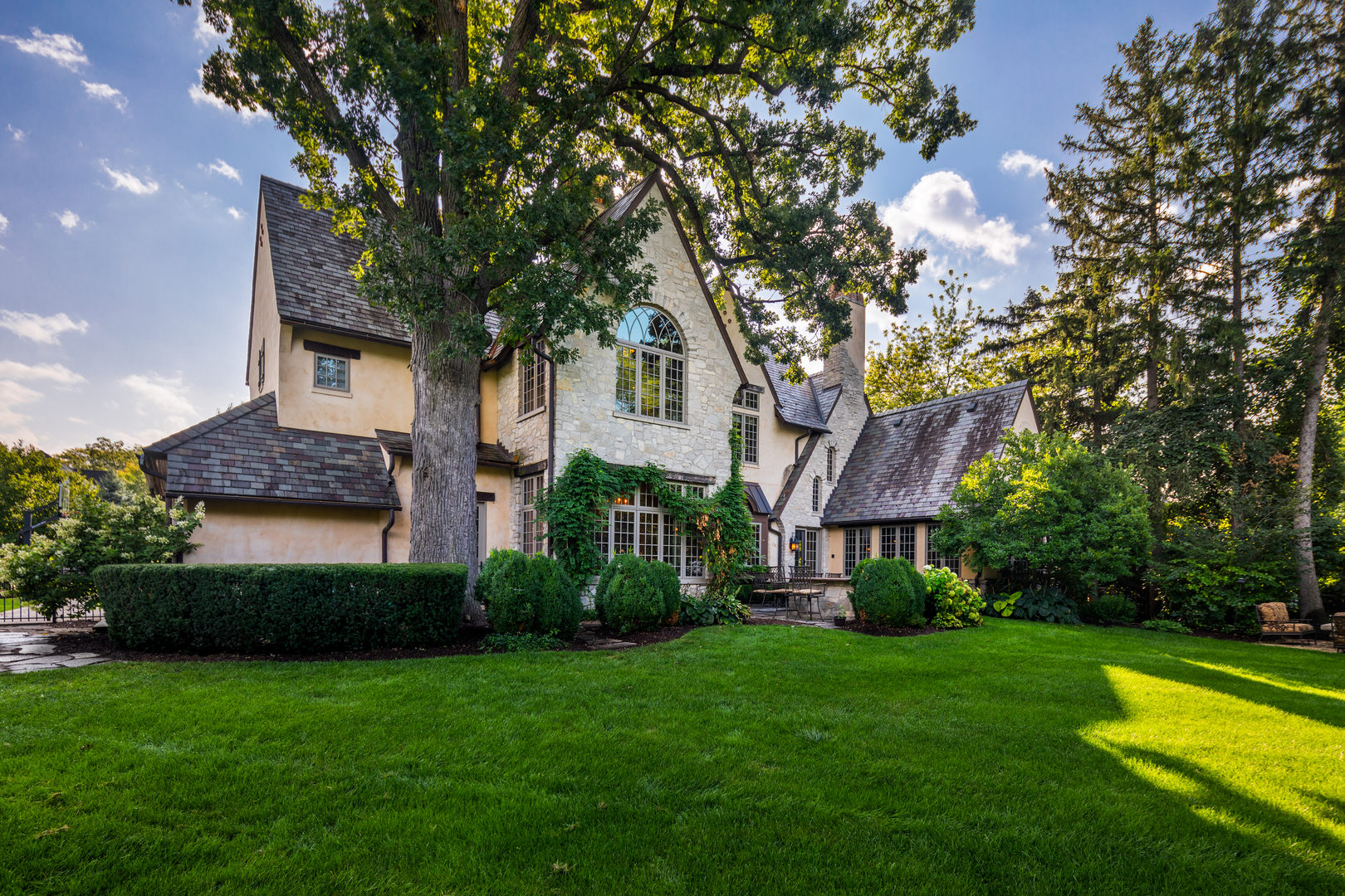 21 Forest Avenue, Naperville, IL 60540